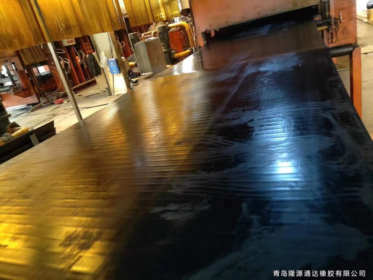 隆源專業(yè)橡膠覆蓋帶生產廠家